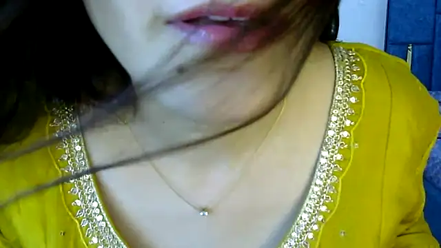 Snapshot of Rumi_cute chatting on 07-16-26, 04:35 Rumi cute online show from 07-16-26, 04:35