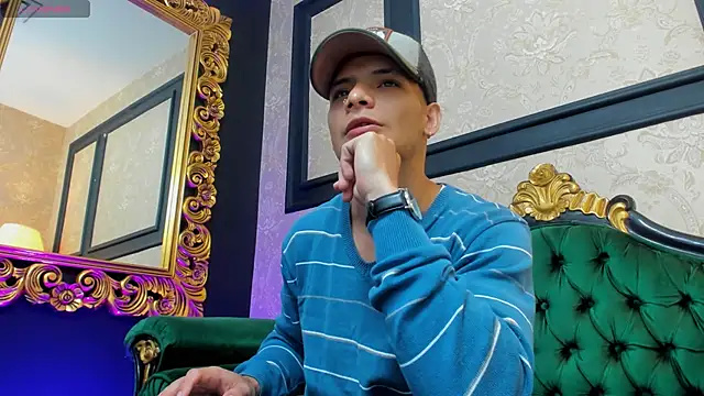 Snapshot of AlessandroKiing chatting on 09-09-25, 01:54 AlessandroKiing online show from 09-09-25, 01:54