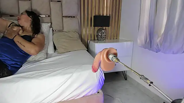 Luna Naughty1 online show from 10-04-25, 07:23