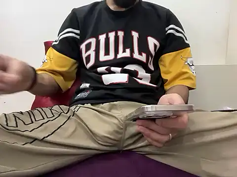 Snapshot of coupleyug chatting on 01-17-26, 10:20 coupleyug online show from 01-17-26, 10:20