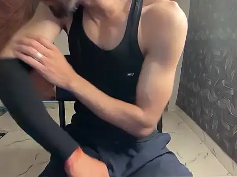 Snapshot of coupleyug chatting on 03-15-26, 06:30 coupleyug online show from 03-15-26, 06:30