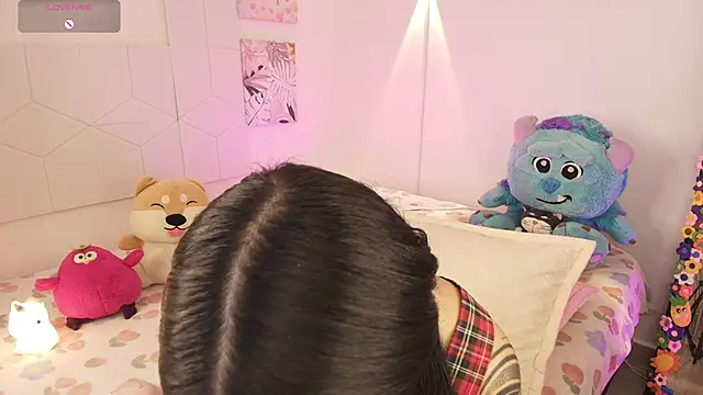 justonecute online show from 11-18-25, 01:33