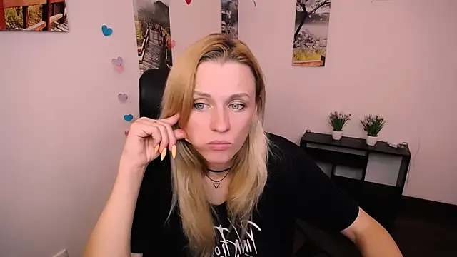 Snapshot of PeppyMia chatting on 09-30-25, 06:51 PeppyMia online show from 09-30-25, 06:51