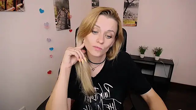 Snapshot of PeppyMia chatting on 09-30-25, 08:25 PeppyMia online show from 09-30-25, 08:25