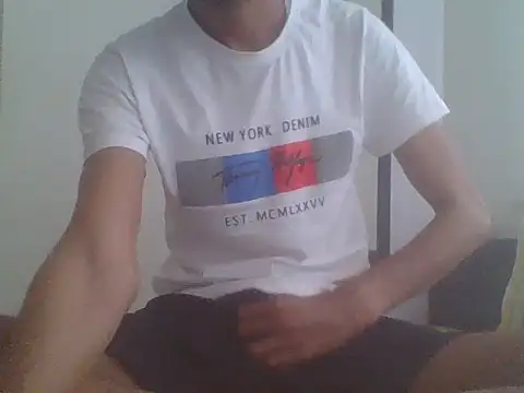 Snapshot of fckboy987 chatting on 03-29-26, 11:32 fckboy987 online show from 03-29-26, 11:32