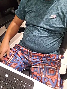 Snapshot of Carloskasado chatting on 11-12-25, 10:41 Carloskasado online show from 11-12-25, 10:41