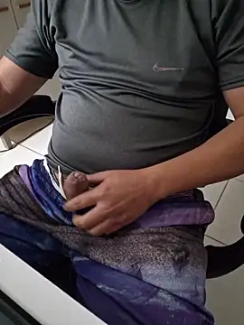 Snapshot of Carloskasado chatting on 01-06-26, 04:27 Carloskasado online show from 01-06-26, 04:27