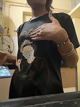 Snapshot of tanisha-2005 chatting on 09-14-25, 05:01 tanisha-2005 online show from 09-14-25, 05:01