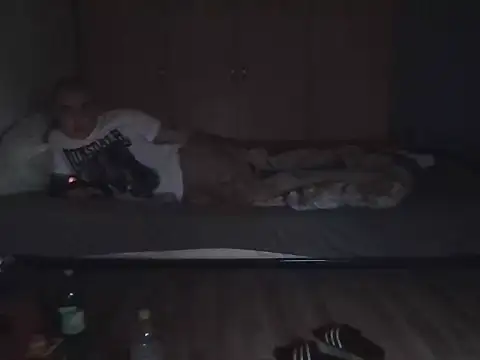 Snapshot of bdsmfreaks12 chatting on 11-20-25, 02:06 bdsmfreaks12 online show from 11-20-25, 02:06