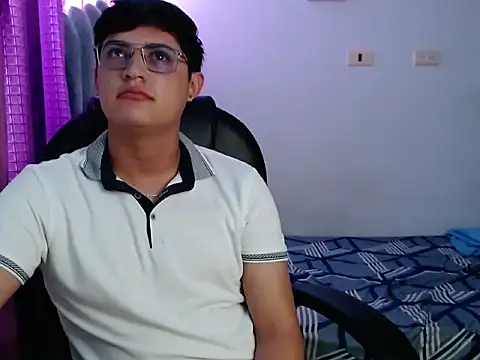 yesitwink  online show from 10-23-25, 08:40