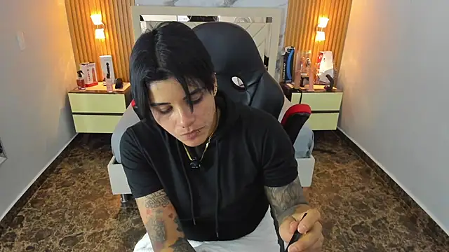 KAROLLJONES1 online show from 12-13-25, 07:53