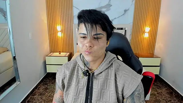 KAROLLJONES1 online show from 06-05-26, 07:19