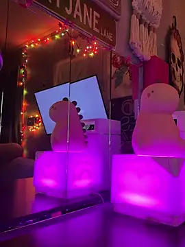 Snapshot of goddessmissmia chatting on 03-13-26, 10:33 goddessmissmia online show from 03-13-26, 10:33