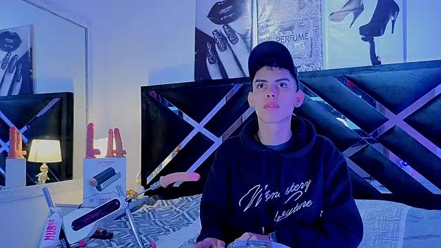 Room 69x online show from 05-12-26, 12:24