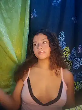 Snapshot of Lulupeach69 chatting on 09-21-25, 01:18 Lulupeach69 online show from 09-21-25, 01:18