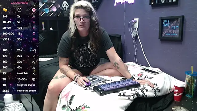 Snapshot of oddywithabody chatting on 11-02-25, 07:55 oddywithabody online show from 11-02-25, 07:55