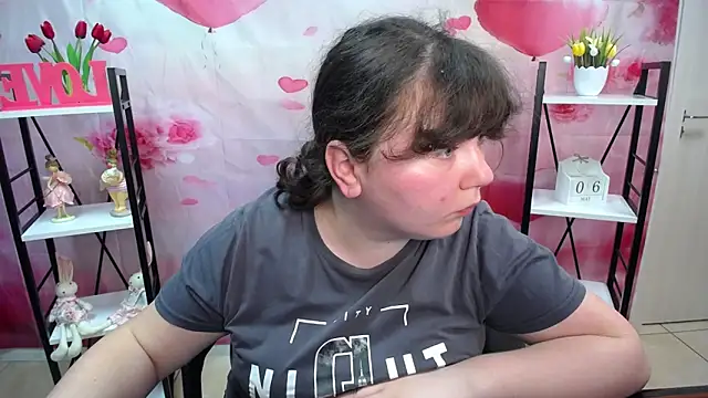 NeonilaLisova online show from 05-06-26, 11:04