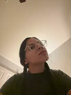 Snapshot of vixxnovalee chatting on 02-12-26, 08:20 vixxnovalee online show from 02-12-26, 08:20