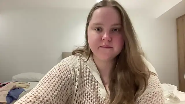 Snapshot of Alice898 chatting on 09-13-25, 06:18 Alice898 online show from 09-13-25, 06:18