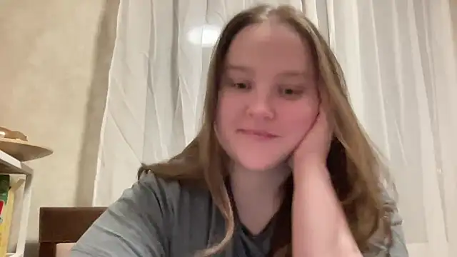 Snapshot of Alice898 chatting on 09-25-25, 09:18 Alice898 online show from 09-25-25, 09:18