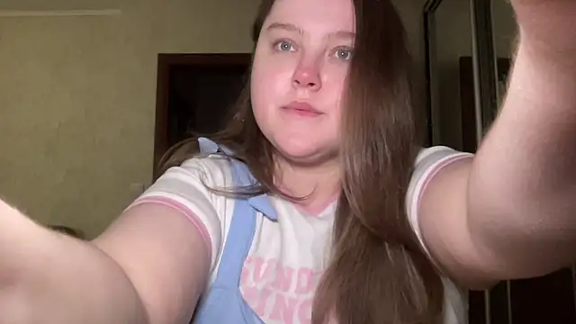 Snapshot of Alice898 chatting on 10-02-25, 02:35 Alice898 online show from 10-02-25, 02:35