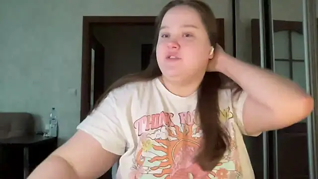 Snapshot of Alice898 chatting on 10-18-25, 07:42 Alice898 online show from 10-18-25, 07:42