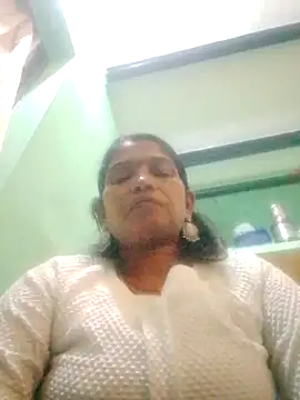 Snapshot of Chandrakanta-Devi chatting on 10-20-25, 04:29 Chandrakanta-Devi online show from 10-20-25, 04:29