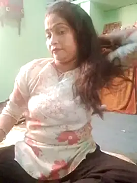 Snapshot of Chandrakanta-Devi chatting on 10-26-25, 09:15 Chandrakanta-Devi online show from 10-26-25, 09:15