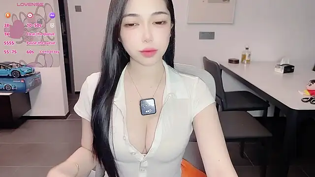 Snapshot of Scarlett-bb chatting on 10-19-25, 08:42 Scarlett-bb online show from 10-19-25, 08:42