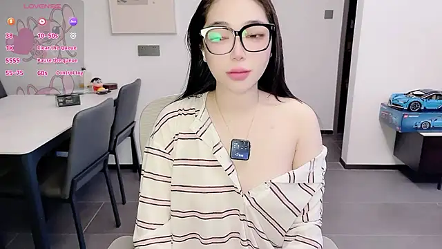 Snapshot of Scarlett-bb chatting on 11-05-25, 11:05 Scarlett-bb online show from 11-05-25, 11:05