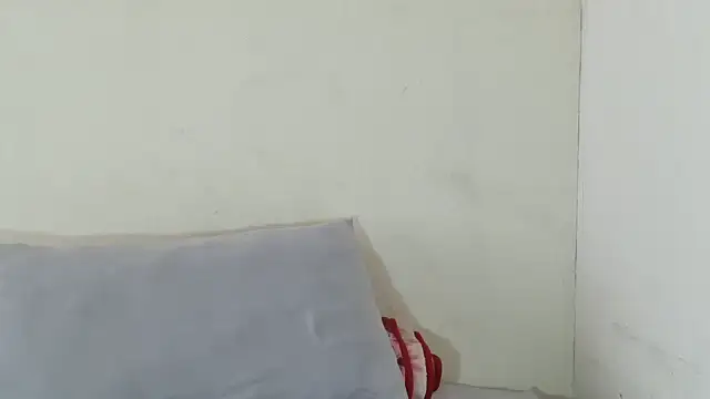 SexyBitchx01 online show from 10-12-25, 01:32