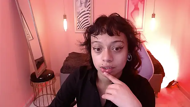 Snapshot of LadyWawy chatting on 09-10-25, 01:11 LadyWawy online show from 09-10-25, 01:11