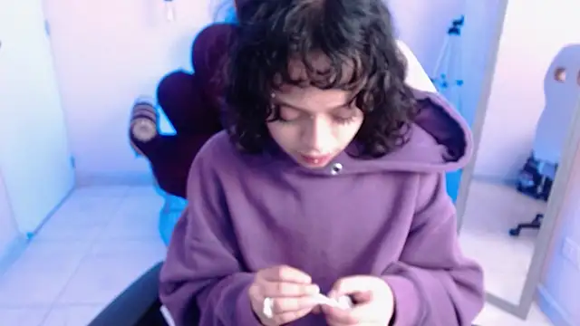 Snapshot of LadyWawy chatting on 09-19-25, 01:34 LadyWawy online show from 09-19-25, 01:34