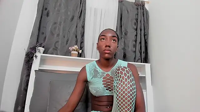 Mistt Mia online show from 10-21-25, 07:03