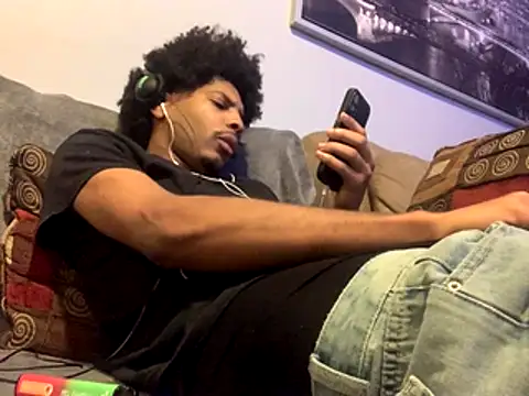 Snapshot of Insurance-03 chatting on 10-16-25, 06:36 Insurance-03 online show from 10-16-25, 06:36