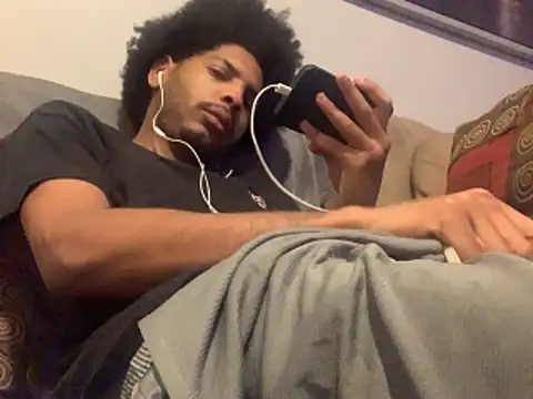 Snapshot of Insurance-03 chatting on 10-27-25, 05:22 Insurance-03 online show from 10-27-25, 05:22