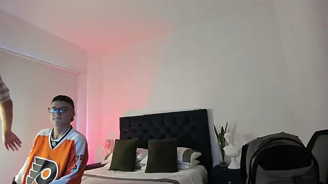 NoahLux online show from 09-30-25, 07:19