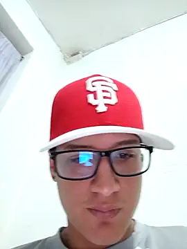 NoahLux online show from 10-22-25, 04:40