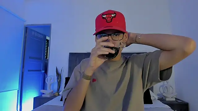 NoahLux online show from 10-25-25, 07:08