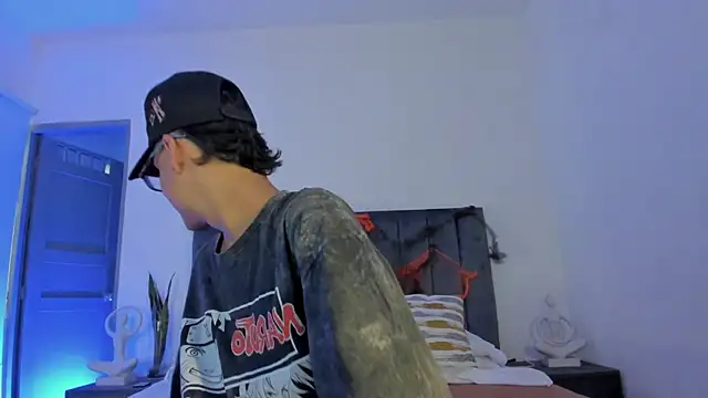 NoahLux online show from 10-30-25, 06:08