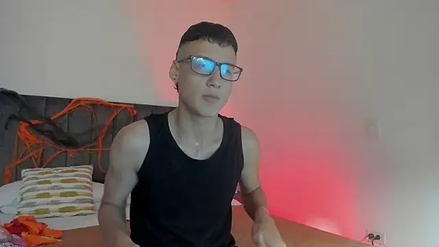 NoahLux online show from 10-31-25, 04:41