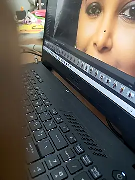 Snapshot of WickedSunny25 chatting on 10-28-25, 06:32 WickedSunny25 online show from 10-28-25, 06:32