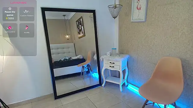 Miladiosa online show from 10-24-25, 12:23