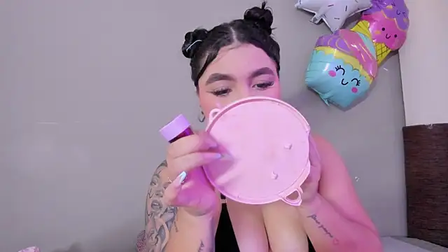 Snapshot of melody_blossom_ chatting on 11-04-25, 08:08 melody blossom online show from 11-04-25, 08:08