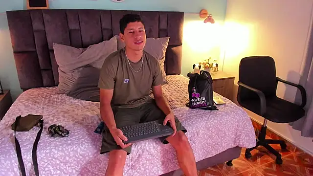 LaynorRoss  online show from 09-08-25, 07:35