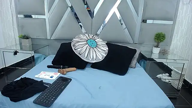 MonzerratBoyer online show from 01-11-26, 07:19