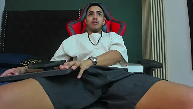 Snapshot of ares_pain chatting on 04-20-26, 07:26 ares pain online show from 04-20-26, 07:26
