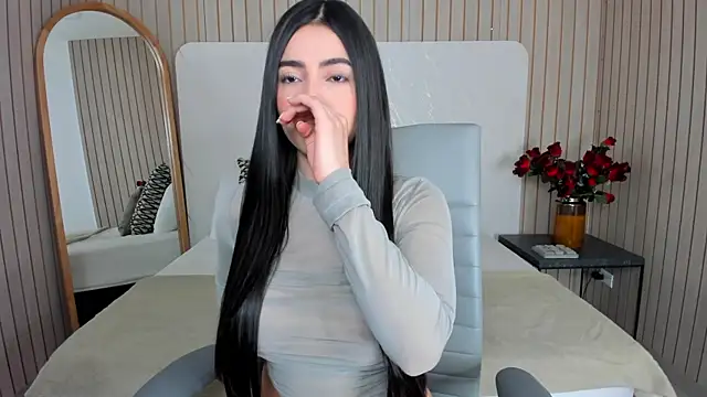 Snapshot of EmelyParker chatting on 03-28-26, 09:36 EmelyParker online show from 03-28-26, 09:36
