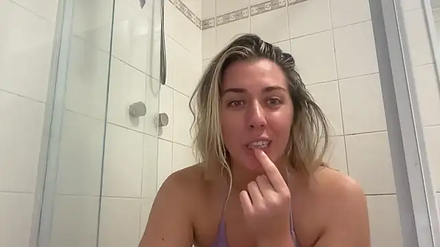 louiseberkeley online show from 12-17-25, 01:55