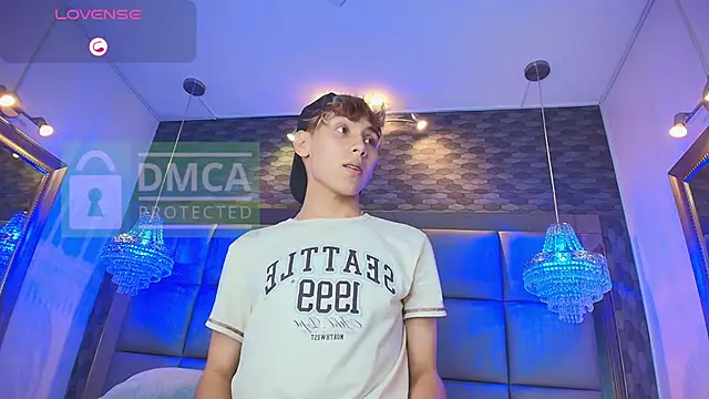 Snapshot of Twinkie_Hung chatting on 09-11-25, 09:26 Twinkie Hung online show from 09-11-25, 09:26